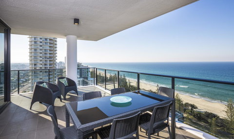 Boardwalk Burleigh Beach - Official - Northern Rivers Accommodation 12