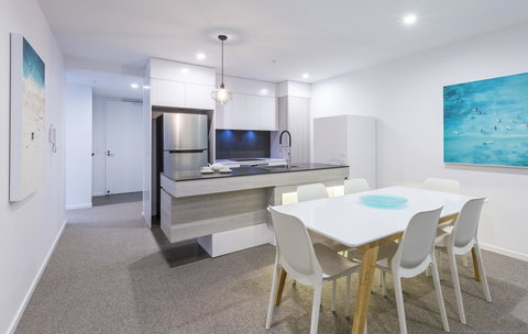 Boardwalk Burleigh Beach - Official - Northern Rivers Accommodation 29