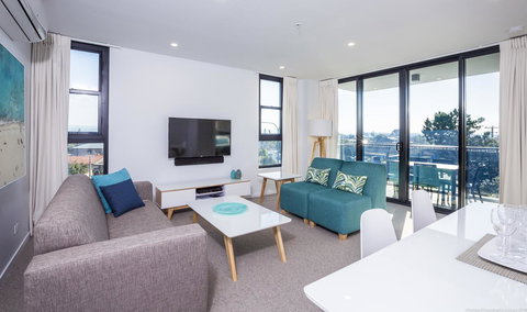 Boardwalk Burleigh Beach - Official - Northern Rivers Accommodation 36