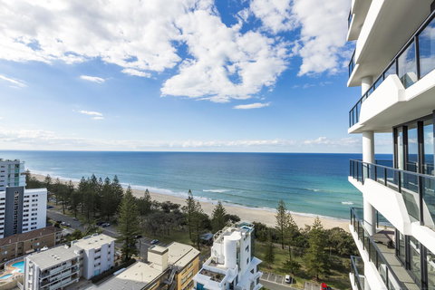 Boardwalk Burleigh Beach - Official - Northern Rivers Accommodation 27