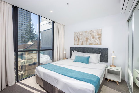 Boardwalk Burleigh Beach - Official - Northern Rivers Accommodation 37