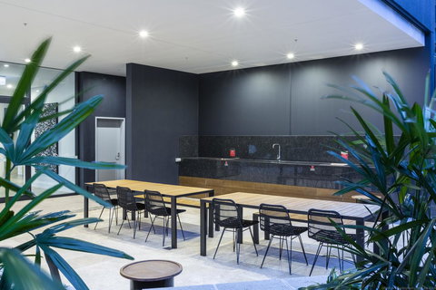 Boardwalk Burleigh Beach - Official - Northern Rivers Accommodation 16