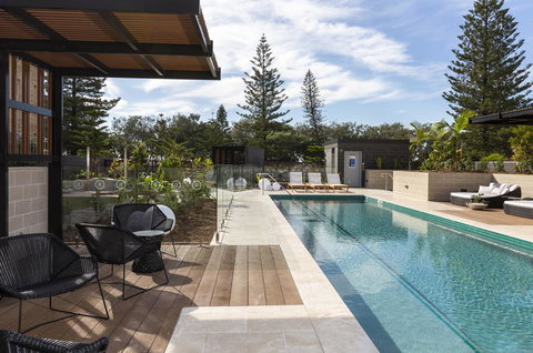 Boardwalk Burleigh Beach - Official - Northern Rivers Accommodation 15