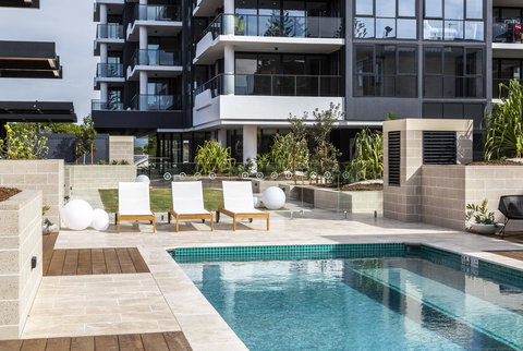 Boardwalk Burleigh Beach - Official - Northern Rivers Accommodation 3