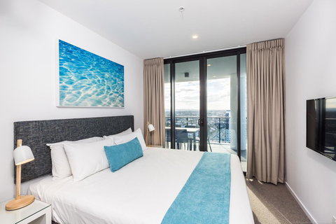 Boardwalk Burleigh Beach - Official - Northern Rivers Accommodation 13