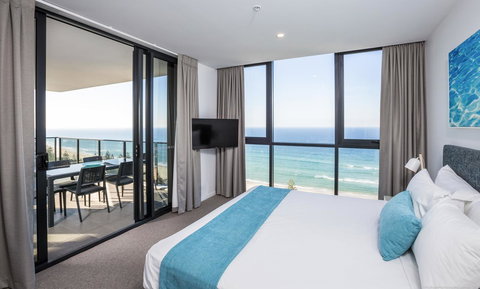 Boardwalk Burleigh Beach - Official - Northern Rivers Accommodation 4
