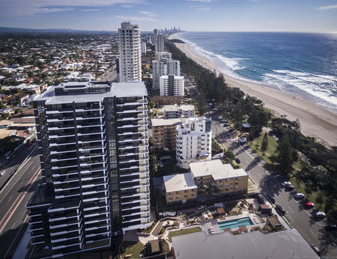 Boardwalk Burleigh Beach - Official - Northern Rivers Accommodation 41