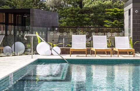 Boardwalk Burleigh Beach - Official - Northern Rivers Accommodation 25