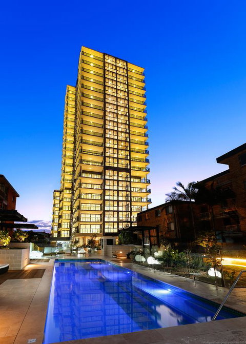 Boardwalk Burleigh Beach - Official - Northern Rivers Accommodation 7