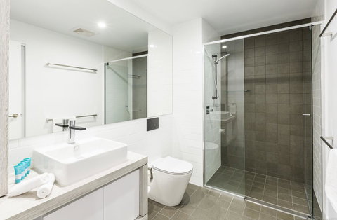 Boardwalk Burleigh Beach - Official - Northern Rivers Accommodation 39