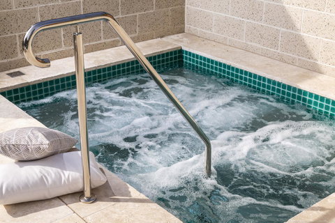 Boardwalk Burleigh Beach - Official - Northern Rivers Accommodation 18