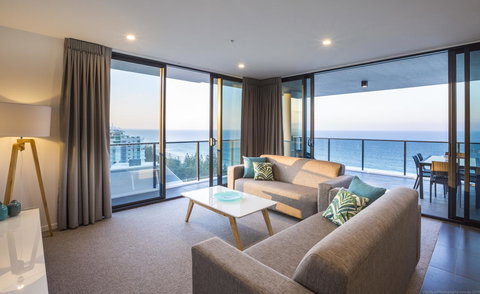 Boardwalk Burleigh Beach - Official - Northern Rivers Accommodation 6