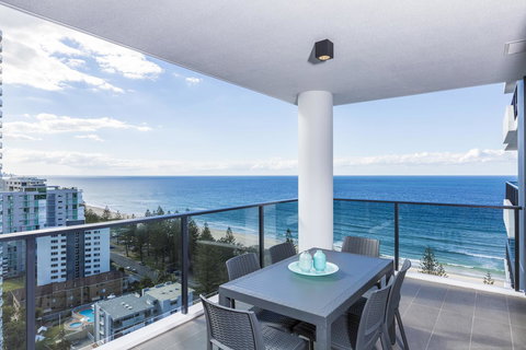 Boardwalk Burleigh Beach - Official - Northern Rivers Accommodation 22