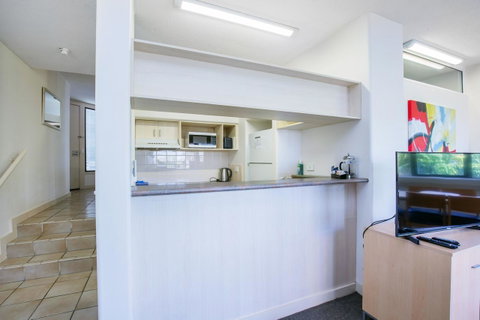 Tiki Hotel Apartments Surfers Paradise - Northern Rivers Accommodation 9
