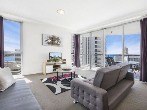 Beach Stay - Ocean & Riverview Resort Chevron Renaissance Central Surfers Paradise - Northern Rivers Accommodation 3