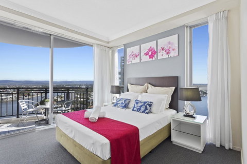 Beach Stay - Ocean & Riverview Resort Chevron Renaissance Central Surfers Paradise - Northern Rivers Accommodation 8