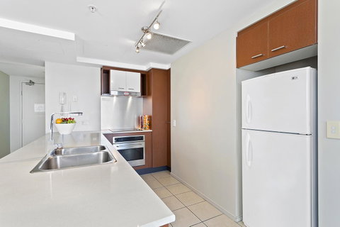 Beach Stay - Ocean & Riverview Resort Chevron Renaissance Central Surfers Paradise - Northern Rivers Accommodation 5