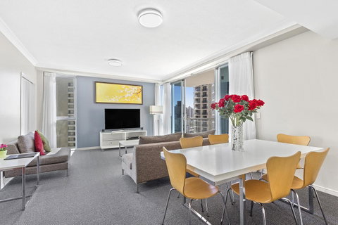 Beach Stay - Ocean & Riverview Resort Chevron Renaissance Central Surfers Paradise - Northern Rivers Accommodation 10