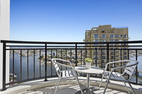 Beach Stay - Ocean & Riverview Resort Chevron Renaissance Central Surfers Paradise - Northern Rivers Accommodation 13