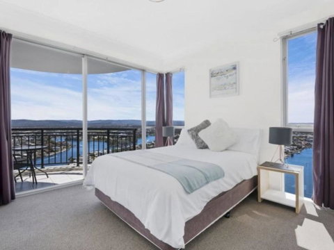Beach Stay - Ocean & Riverview Resort Chevron Renaissance Central Surfers Paradise - Northern Rivers Accommodation 1