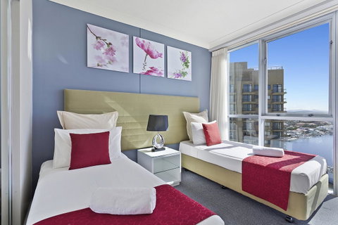 Beach Stay - Ocean & Riverview Resort Chevron Renaissance Central Surfers Paradise - Northern Rivers Accommodation 9