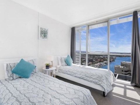 Beach Stay - Ocean & Riverview Resort Chevron Renaissance Central Surfers Paradise - Northern Rivers Accommodation 2