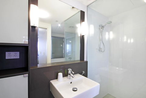Monaco Caloundra - Northern Rivers Accommodation 24