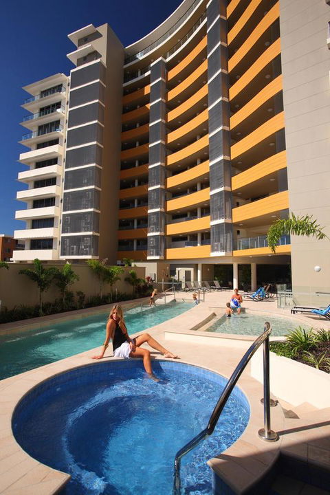 Monaco Caloundra - Northern Rivers Accommodation 2