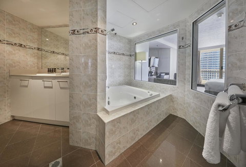 Novotel Surfers Paradise - Northern Rivers Accommodation 10