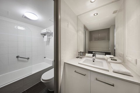 Novotel Surfers Paradise - Northern Rivers Accommodation 19
