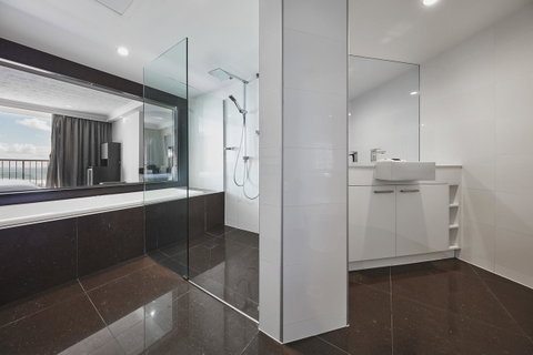 Novotel Surfers Paradise - Northern Rivers Accommodation 20