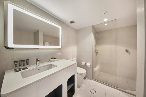 Novotel Surfers Paradise - Northern Rivers Accommodation 16