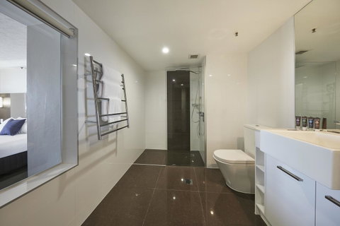 Novotel Surfers Paradise - Northern Rivers Accommodation 30