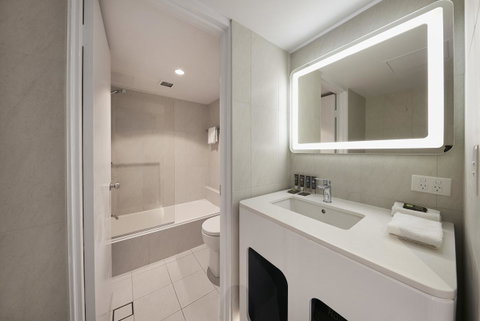 Novotel Surfers Paradise - Northern Rivers Accommodation 13
