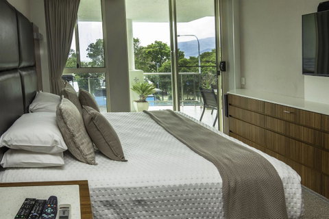 Waters Edge Apartment Cairns - Northern Rivers Accommodation 3