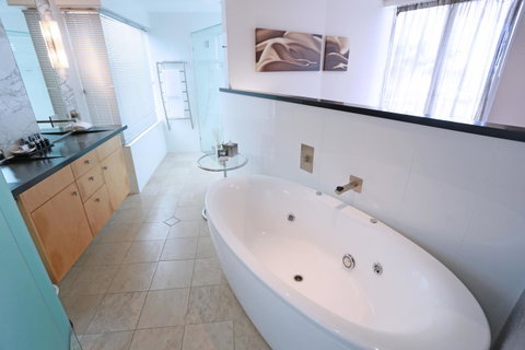Oceans Mooloolaba - Northern Rivers Accommodation 8