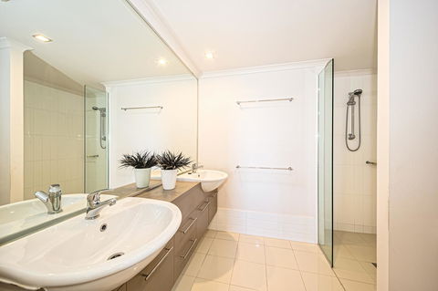 On The Bay Apartments - Northern Rivers Accommodation 18