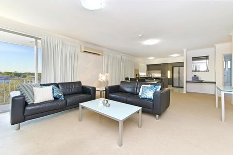 On The Bay Apartments - Northern Rivers Accommodation 15