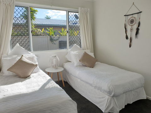 Beautiful Home- Walk To Beach-Short Drive To Noosa - Northern Rivers Accommodation 5