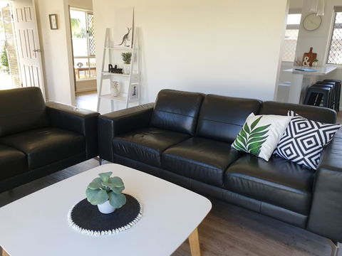 Beautiful Home- Walk To Beach-Short Drive To Noosa - Northern Rivers Accommodation 3