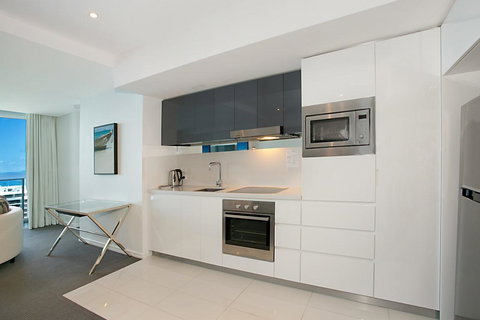 Number 1 H Residences - WiFi, Parking & More By Gold Coast Holidays - Northern Rivers Accommodation 2