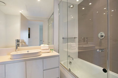 Number 1 H Residences - WiFi, Parking & More By Gold Coast Holidays - Northern Rivers Accommodation 3