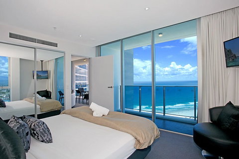 Number 1 H Residences - WiFi, Parking & More By Gold Coast Holidays - Northern Rivers Accommodation 8