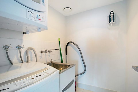 Number 1 H Residences - WiFi, Parking & More By Gold Coast Holidays - Northern Rivers Accommodation 1