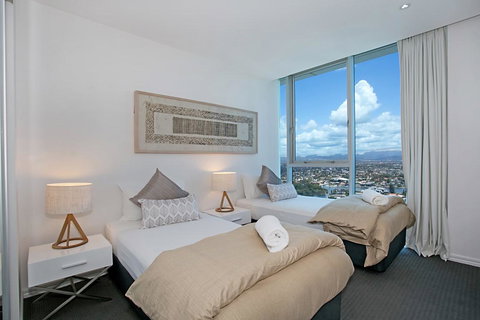 Number 1 H Residences - WiFi, Parking & More By Gold Coast Holidays - Northern Rivers Accommodation 4