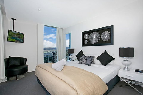 Number 1 H Residences - WiFi, Parking & More By Gold Coast Holidays - Northern Rivers Accommodation 7