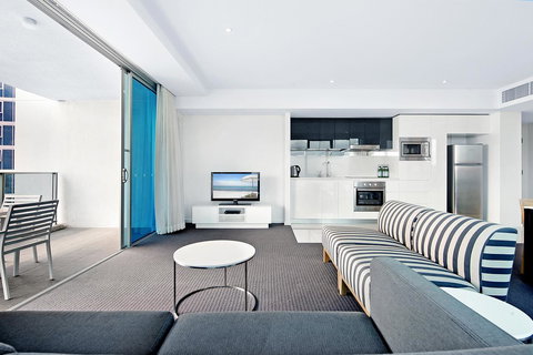 Number 1 H Residences - WiFi, Parking & More By Gold Coast Holidays - Northern Rivers Accommodation 34
