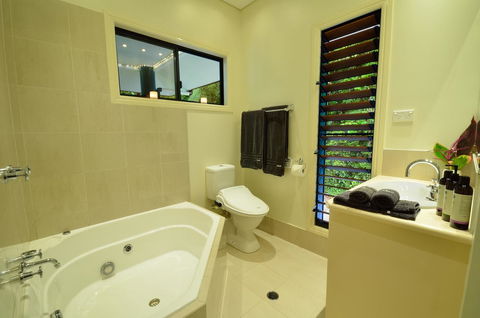 Misty Mountains Rainforest Retreat - Northern Rivers Accommodation 12