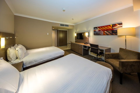 DoubleTree By Hilton Cairns - Northern Rivers Accommodation 12