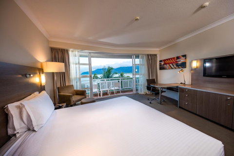 DoubleTree By Hilton Cairns - Northern Rivers Accommodation 26
